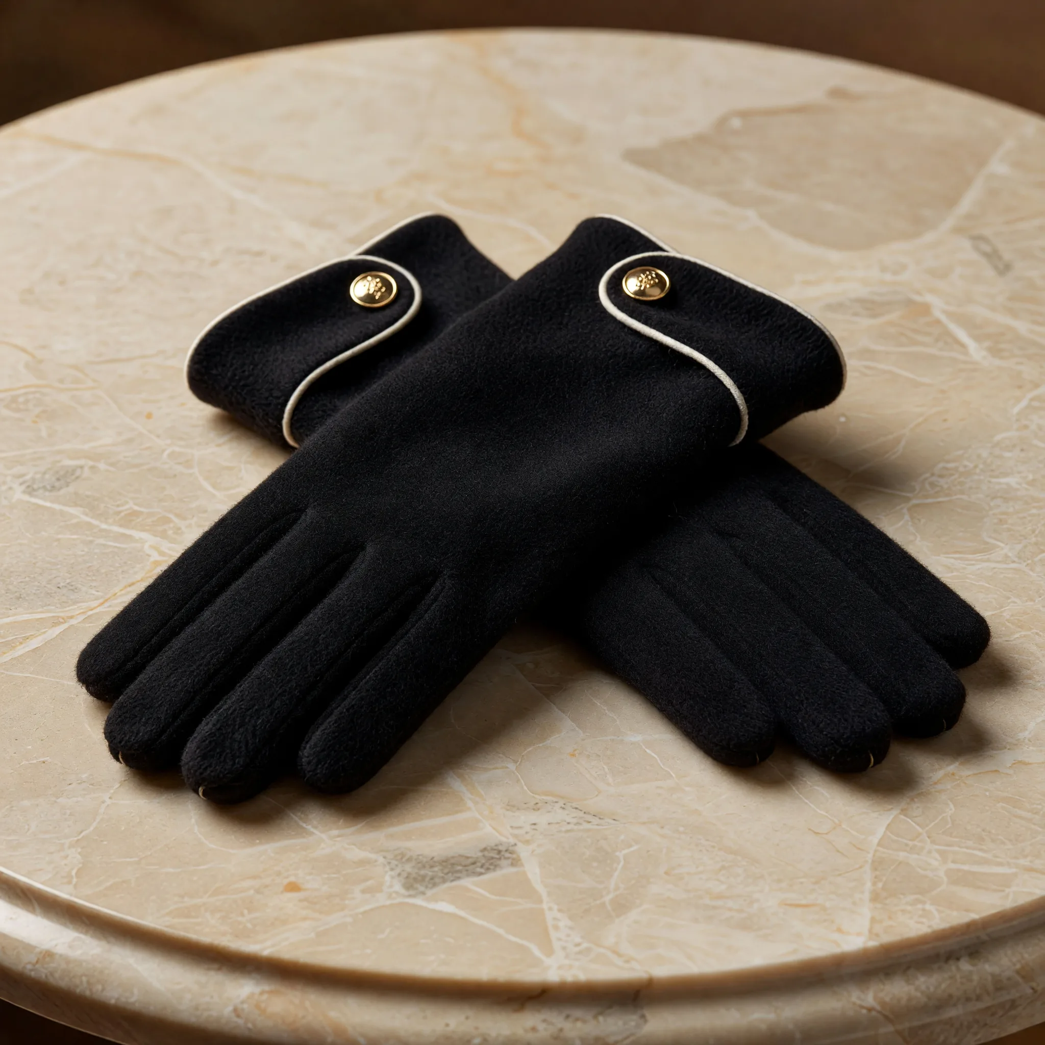 Hinoki - アイボリーのパイピングの黒いカシミアグローブ